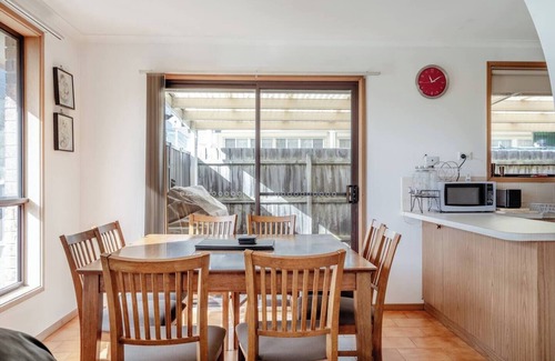 Dromana Casa | Solanders Retro Residence By the Beach Group Stay
