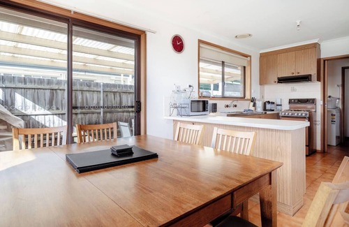 Dromana Casa | Solanders Retro Residence By the Beach Group Stay