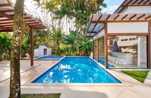 Cabore Casa | Solar das Andorinhas Perto do Centro, com 3 Quartos, Hidro e Piscina