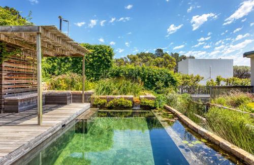 Cape Town City Centre Villa | Solar-Powered Mountain Retreat with Natural Pool