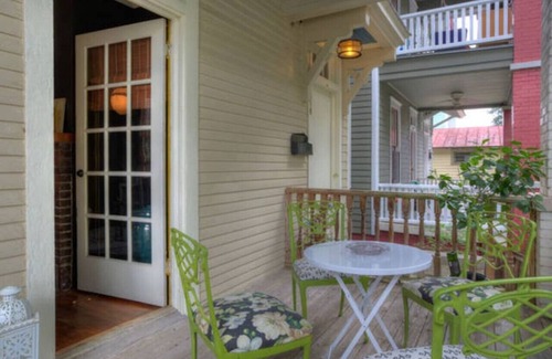 Thomas Square Condominio | Solar Powered Suite In Starland