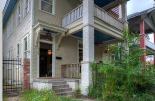 Thomas Square Condominio | Solar Powered Suite In Starland