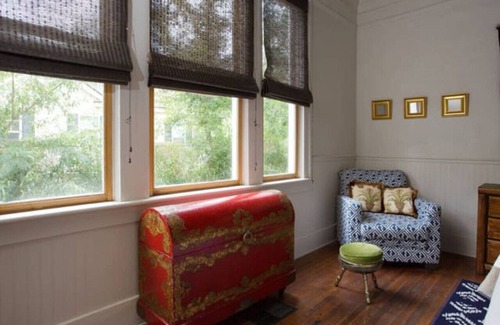 Thomas Square Condominio | Solar Powered Suite In Starland