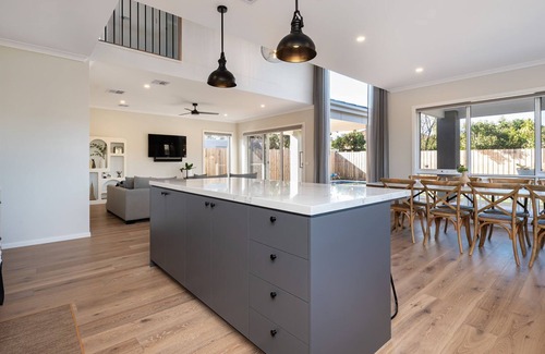 Safety Beach Casa | Solara House with Heated Pool and Cinema Room