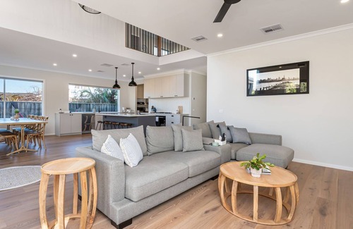 Safety Beach Casa | Solara House with Heated Pool and Cinema Room