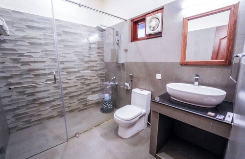 Edava Complejo | Solaris Beach View Resort by VOYE HOMES