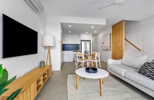 Birtinya Apartamento | Soleil Birtinya A Modern Poolside Sanctuary