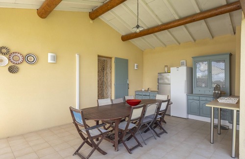 Piolenc Villa | Soleil de Provence is a beautiful holiday home with a fenced private pool