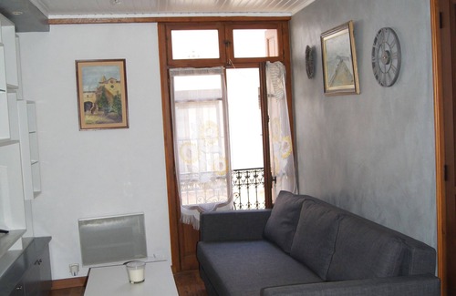 Le Boulou Apartamento | Soleil et Cure Apartamento en casa de pueblo ubicada en el 1er piso