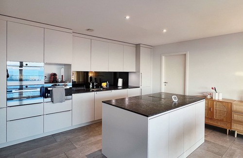 Saint-Blaise Apartamento | Soleil House - Family-friendly Apartment with Amazing Lake View in St Blaise