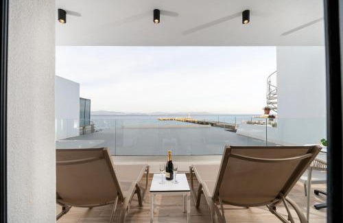 Kos Apartamento | SoleLuna 1-On the Beach-Hot Tub-Smart Home