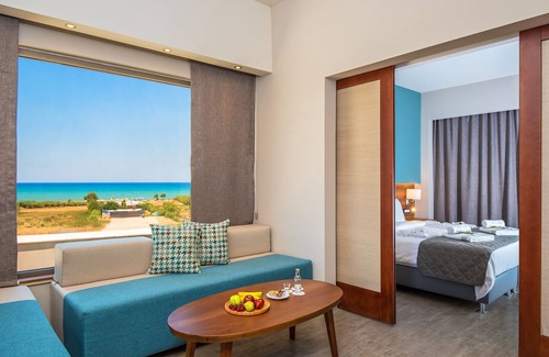 Pyrgos Psilonerou Hotel | Solimar Aquamarine Resort