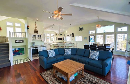 Ocracoke Casa | Soledad: ¡Espléndido, amenidad llena! Relájese en la piscina, jacuzzi, teatro