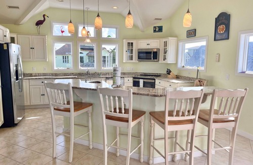 Ocracoke Casa | Soledad: ¡Espléndido, amenidad llena! Relájese en la piscina, jacuzzi, teatro
