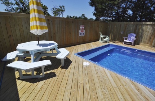 Ocracoke Casa | Soledad: ¡Espléndido, amenidad llena! Relájese en la piscina, jacuzzi, teatro