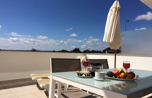 Alvor Apartamento | SOLRIO Apartment Vista Lagos Wi-Fi, UK TV, Sleeps 4,