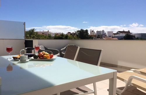 Alvor Apartamento | SOLRIO Apartment Vista Lagos Wi-Fi, UK TV, Sleeps 4,