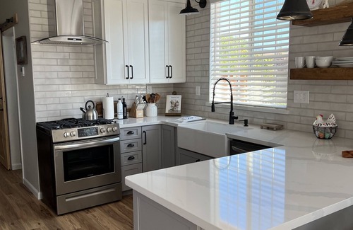 Buellton Cabaña | Solvang/Buellton area holiday/ vacation upscale Rental w/ patio, grill