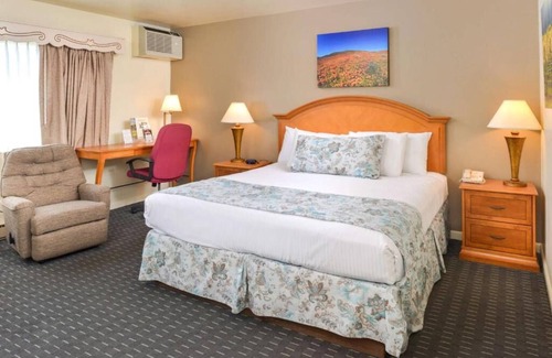 Solvang Hotel | Solvang Danish Adventure! 2 units w/ Continental Bfast, Parking, Swimming Pool