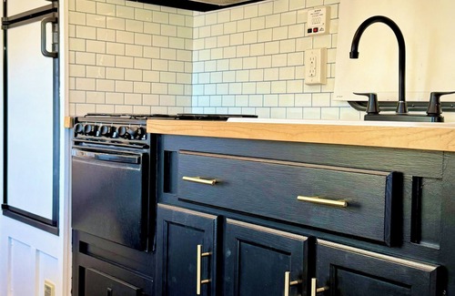 Solvang Casa | Solvang / Santa Ynez Chic Vintage RV Stay – Private, Peaceful, Star-Filled