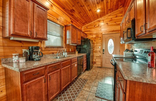 Gatlinburg Cabina | ☀Someday Cabin! Pet Friendly✔HotTub✔Game Room✔Grill✔