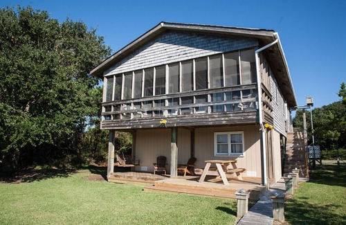 Brigands' Bay Cabaña | Someday Cozy Canalfront Home and Pet Friendly!