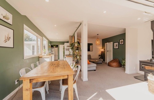 Somerfield Casa | Somerfield Statement - Bold 3BR House on Barrington