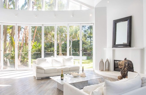 Casuarina Complejo | Somerleys Ocean Retreat - Beachfront Resort Style Property