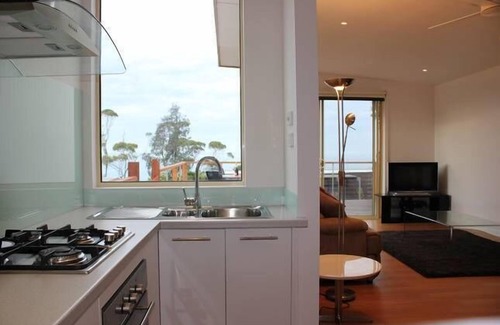 Somers Apartamento | Somers alojamiento de vacaciones, con impresionantes vistas al mar balcón y jardín privado