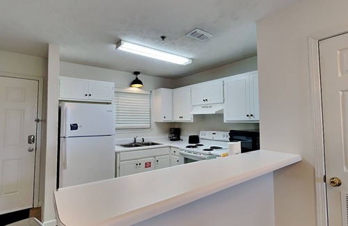 Bahama Beach Condominio | Somerset #205 | Great Location with Easy Walk to Beach!