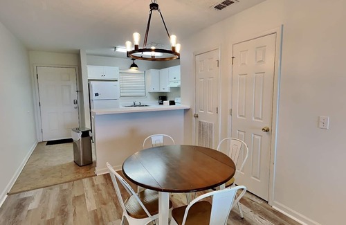 Bahama Beach Condominio | Somerset #205 | Great Location with Easy Walk to Beach!