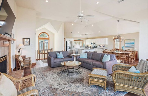 Monteray Shores Casa | 5 Bed, 3.2 Bath dog friendly soundfront home with hot tub