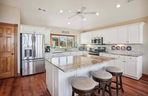 Monteray Shores Casa | 5 Bed, 3.2 Bath dog friendly soundfront home with hot tub