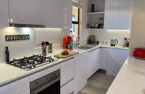 Trawal Apartamento | Somerset West Luxury Flat in Gated Community - gym, coffee shop, walking paths!