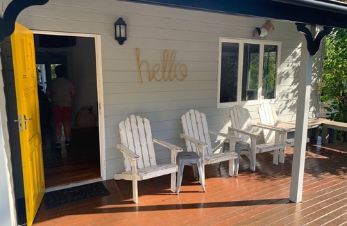 Somerset Dam Casa | Somertime Cottage - Relax with family & friends 4 bed, 2 bath house sleeping ten