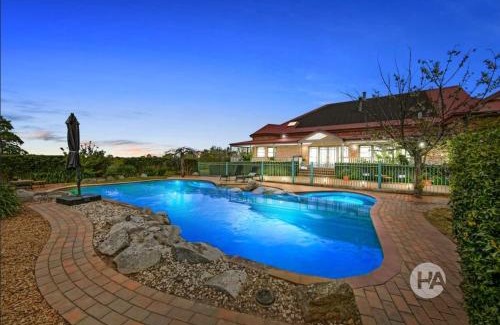 Somerville Casa | Sommerville Majestic Farm Manor Retreat 5bd 3Bth Pool Spa