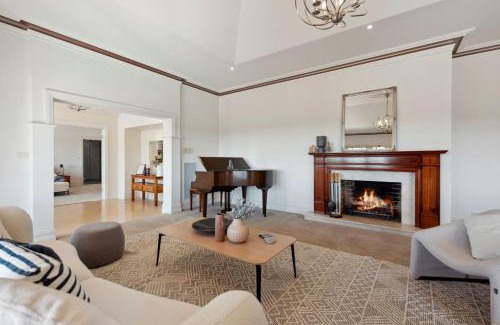Somerville Casa | Sommerville Majestic Farm Manor Retreat 5bd 3Bth Pool Spa