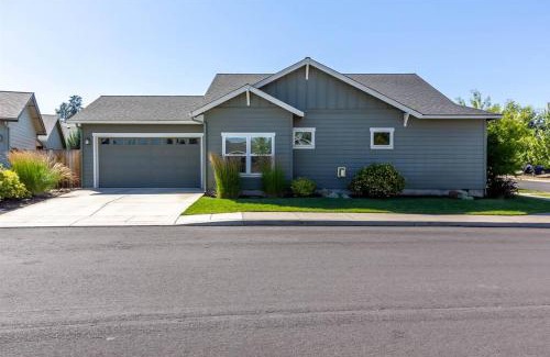 Old Farm District Casa | Sonata Getaway Pet friendly Near Old Mill District