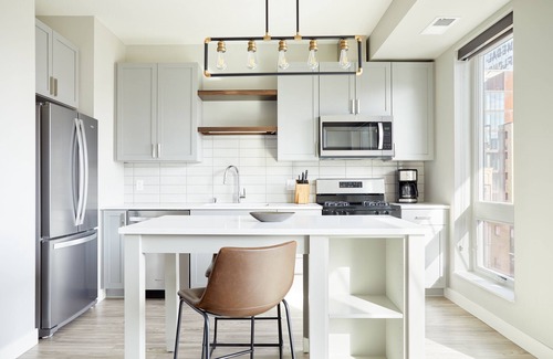 Mill District Apartamento | Sonder at Vicinity | One-Bedroom Apartment w/ Balcony