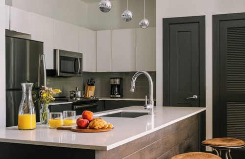 Hillsboro Village Apartamento | Sonder at Village 21 | One-Bedroom Apartment w/ Balcony