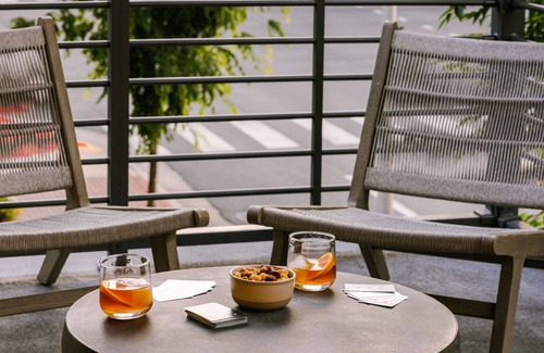 Hillsboro Village Apartamento | Sonder at Village 21 | Queen Studio Apartment w/ Balcony