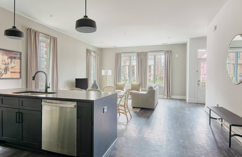Germantown Apartamento | Sonder at Ziel Haus | Four-Bedroom Apartment w/ Balcony