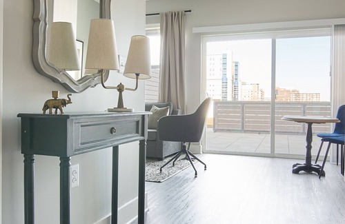 Hillsboro West End Apartamento | Sonder Belcourt | Queen Studio Apartment w/ Balcony
