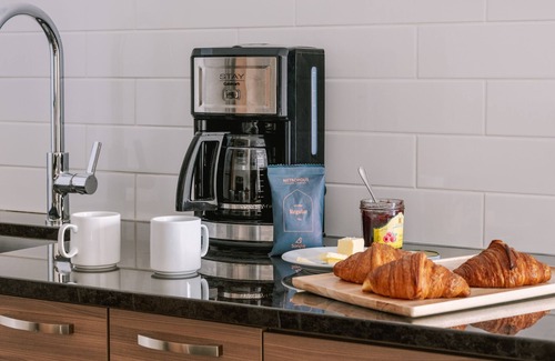 International District Apartamento | Sonder Penny Lane | Two-Bedroom Apartment w/ Balcony