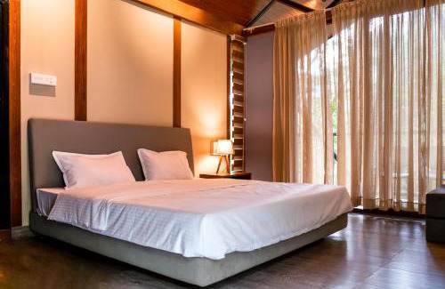 Elappara Complejo | Song Of The Trees Nature Stay Kutitkanam by LexStays