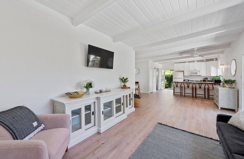Sonoma Cabaña | Sonoma Cottage- walk to wine tasting