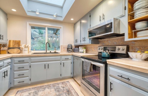 Kenwood Casa | Sonoma Creek Haven – Creekside Near 20+ Wineries