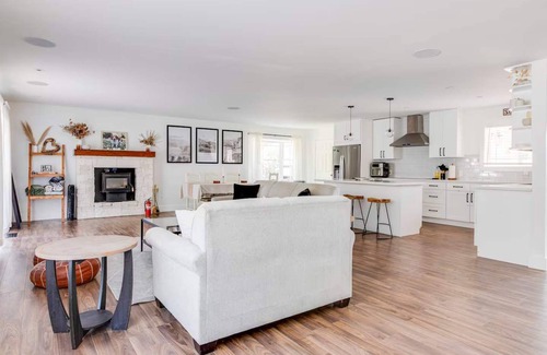 Sonoma Casa | Sonoma Getaway w/Hot Tub & Backyard Oasis - Dog OK