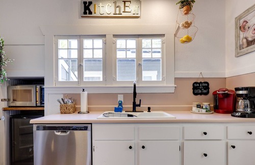 Santa Rosa Cabaña | Sonoma Wine Country Cottage w/ Patio + Fire Pit!