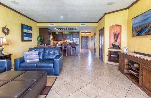 Bella Vista Condominio | TRAIGA A LA FAMILIA Y PERMANEZCA EN ESTA UNIDAD DE 2 DORMITORIOS EN SONORAN SKY 703